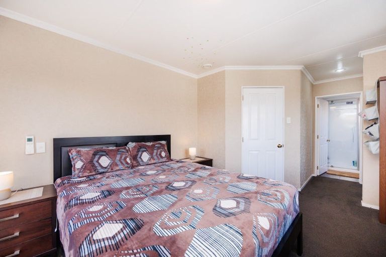 Photo of property in 28 Cascade Crescent, Westbrook, Palmerston North, 4412