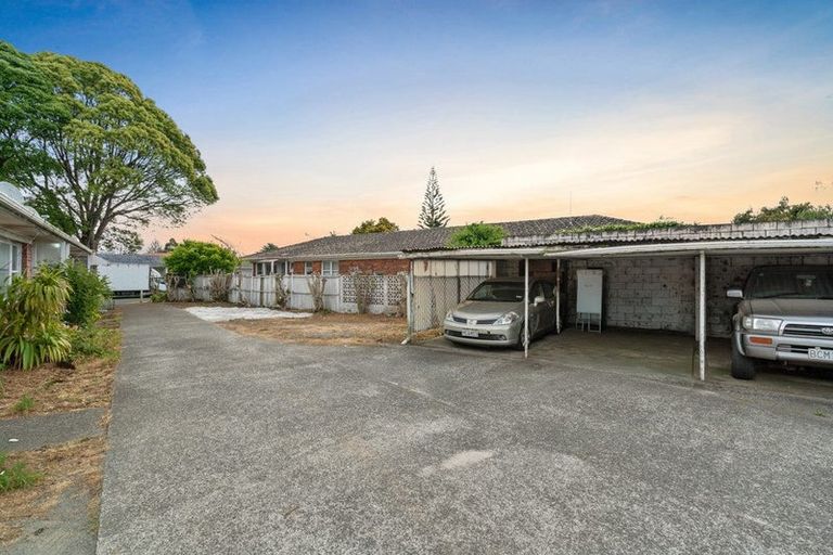 Photo of property in 2/8 Winspear Place, Manukau, Auckland, 2025