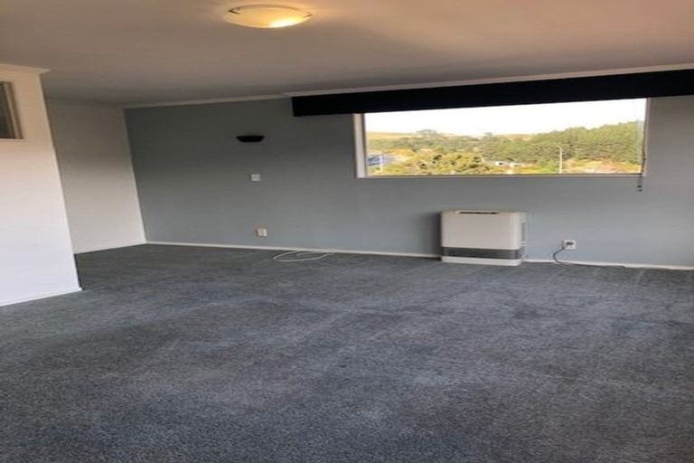 Photo of property in 124 Taylor Terrace, Tawa, Wellington, 5028