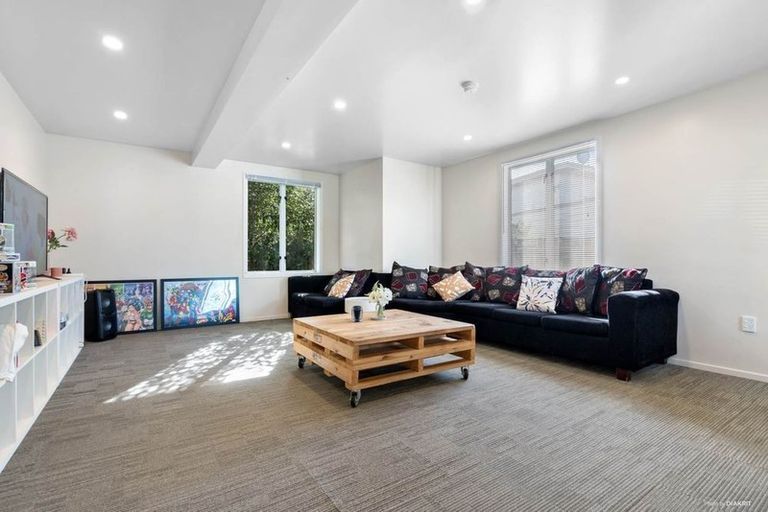 Photo of property in 8 Vickers Crescent, Mangere, Auckland, 2022