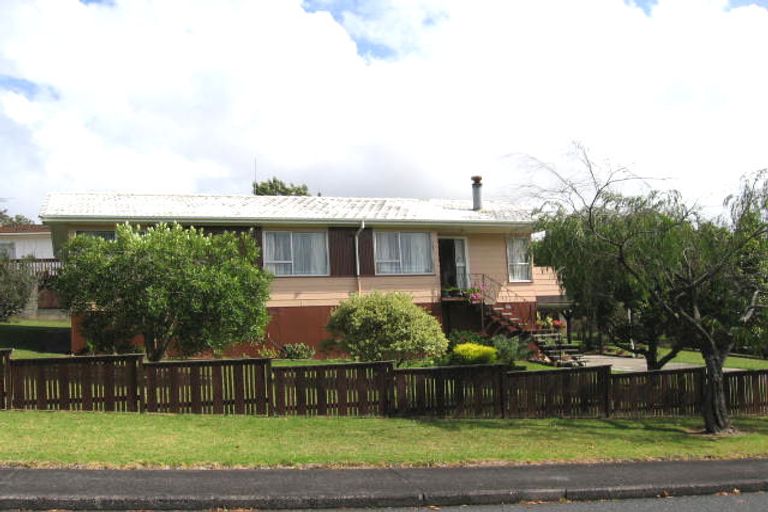 Photo of property in 1 Pankhurst Place, Sunnyvale, Auckland, 0612