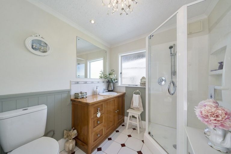 Photo of property in 339 Te Moana Road, Waikanae, 5036