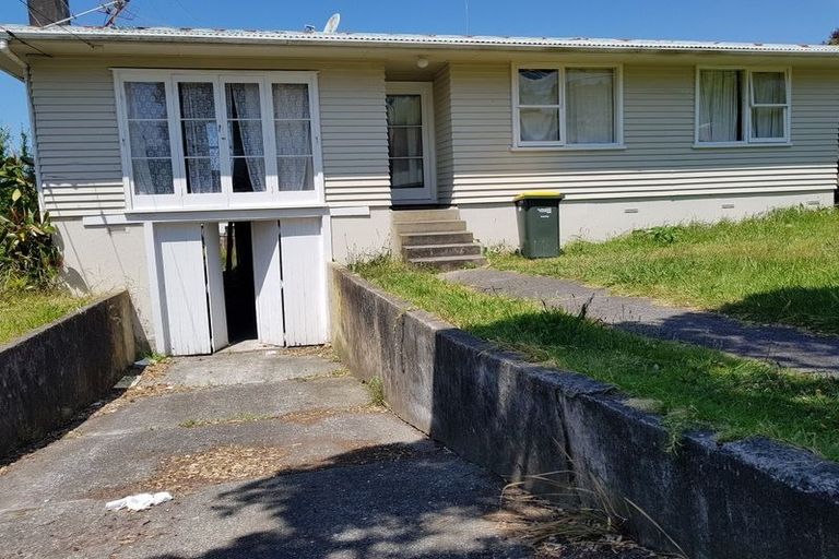 Photo of property in 13 Woodall Place, Totara Vale, Auckland, 0627