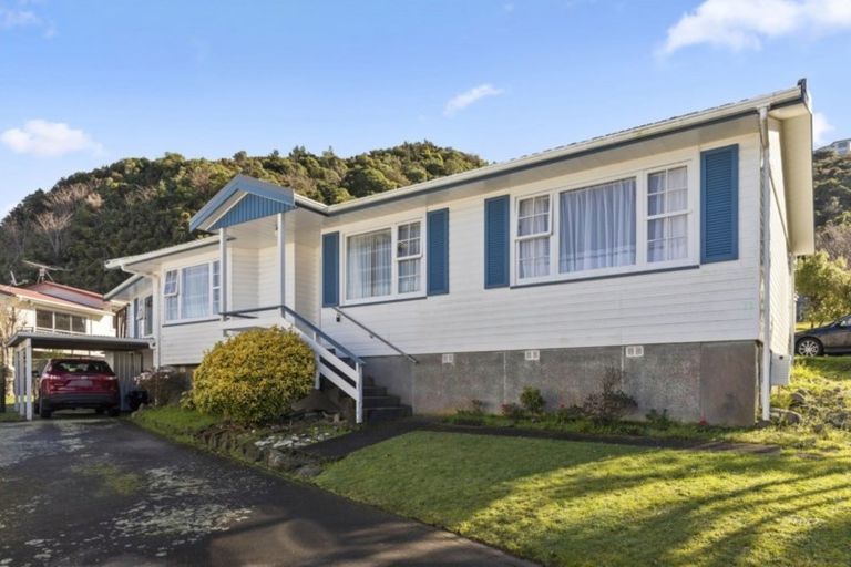 Photo of property in 71 Miromiro Road, Normandale, Lower Hutt, 5010