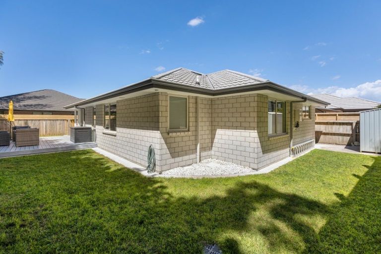 Photo of property in 14 Nukuroa Close, Waitara, 4320