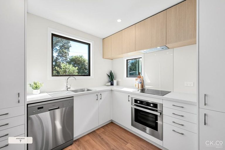 Photo of property in 130 Cambridge Terrace, Fairfield, Lower Hutt, 5011