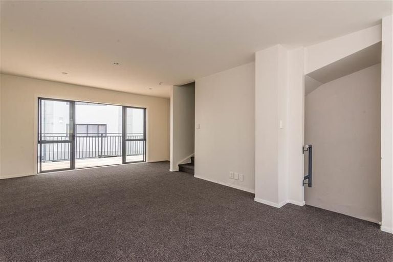 Photo of property in Krisley Court, 15/6 Ambrico Place, New Lynn, Auckland, 0600