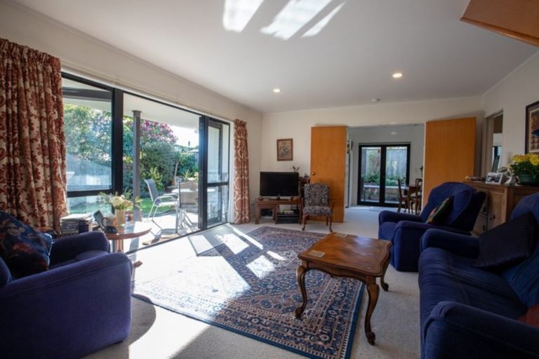 Photo of property in 8a Winara Avenue, Waikanae, 5036