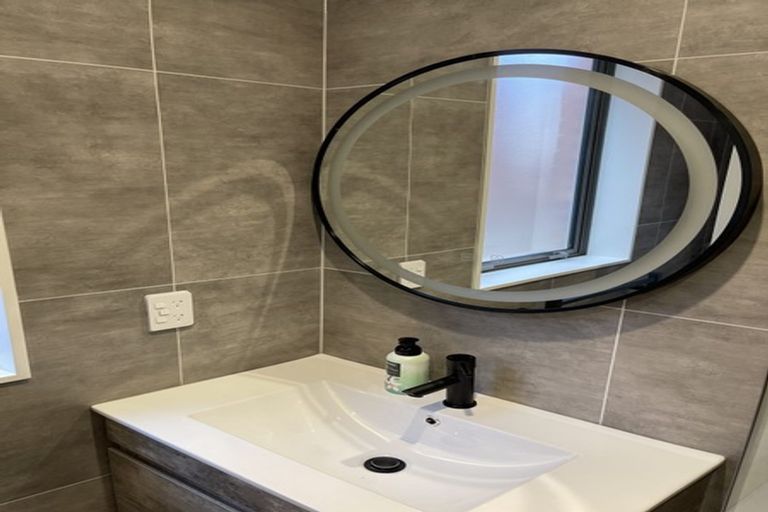 Photo of property in 7 Hea Road, Hobsonville, Auckland, 0616