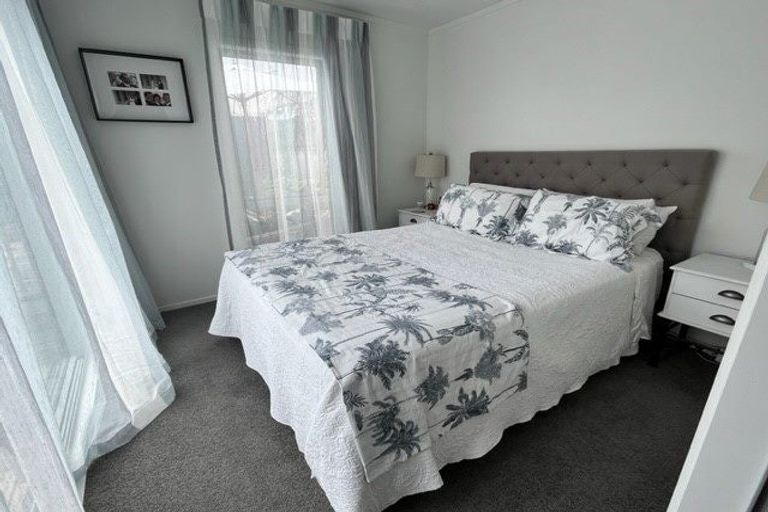 Photo of property in 48 The Esplanade, Eastern Beach, Auckland, 2012