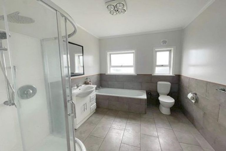 Photo of property in 1 Lee Road, Hannahs Bay, Rotorua, 3010