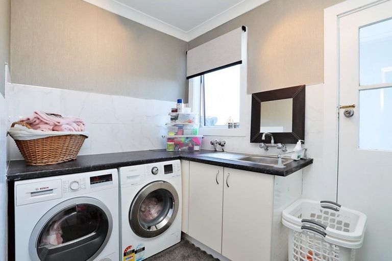 Photo of property in 33 Mary Street, Winton, 9720