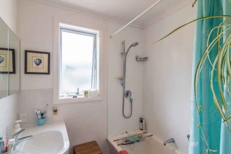 Photo of property in 8 Te Miti Street, Paekakariki, 5034