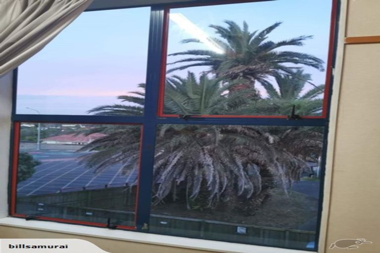 Photo of property in 1/50 Onewa Road, Northcote Point, Auckland, 0627