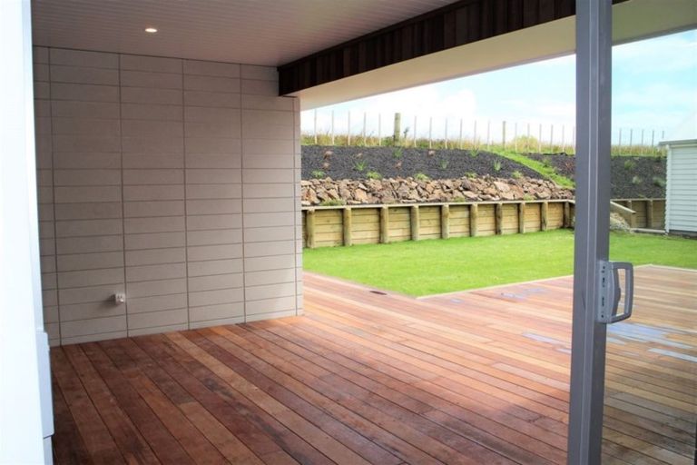 Photo of property in 70 Stace Hopper Drive, One Tree Point, 0118