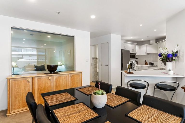 Photo of property in 1i/175 Hurstmere Road, Takapuna, Auckland, 0622