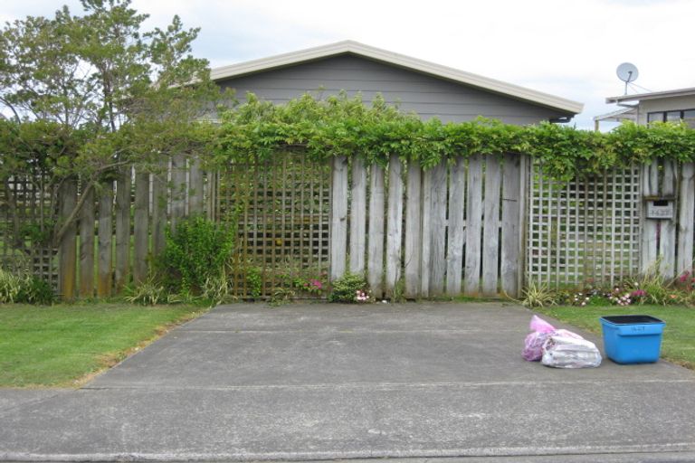 Photo of property in 1427 Whangaparaoa Road, Army Bay, Whangaparaoa, 0930