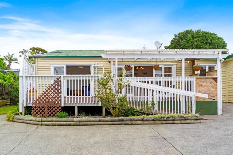 Photo of property in 17 Paramu Avenue, Birkdale, Auckland, 0626