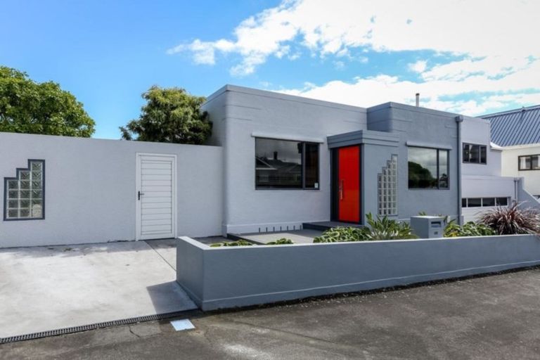 Photo of property in 401 Devon Street East, Strandon, New Plymouth, 4312