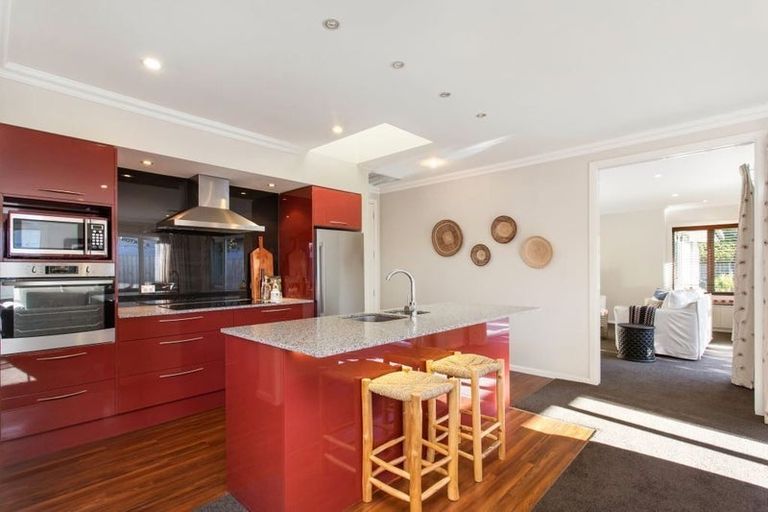 Photo of property in 17 Walnut Avenue, Strowan, Christchurch, 8052