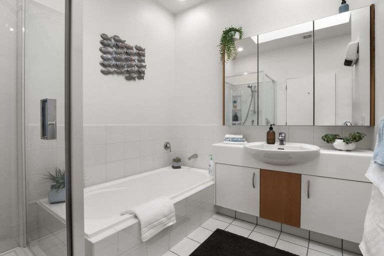 Photo of property in 10/8 Tobago Place, Sunnynook, Auckland, 0620