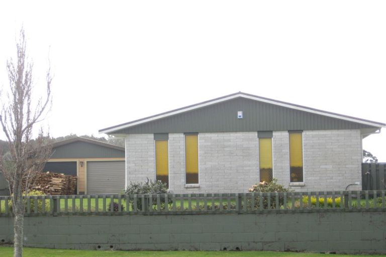 Photo of property in 16 Oberon Street, Stratford, 4332