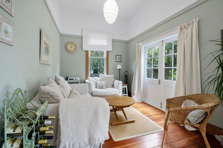 Photo of property in 35 Strasbourge Street, Martinborough, 5711