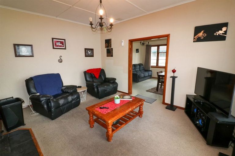 Photo of property in 3 Edward Street, Dannevirke, 4930