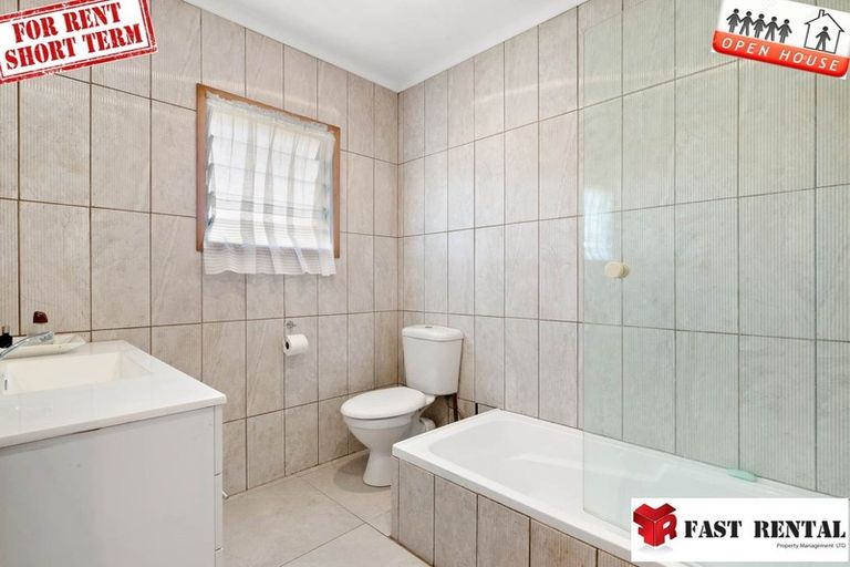 Photo of property in 3 The Rosebowl, Sunnyhills, Auckland, 2010