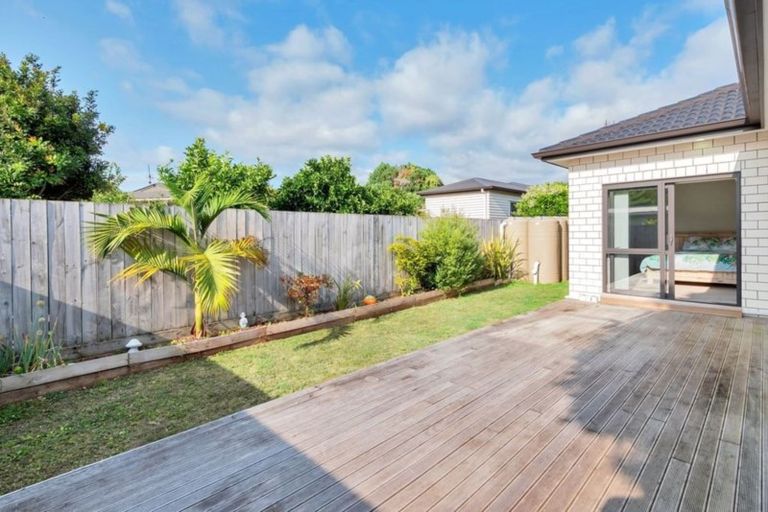 Photo of property in 3a Edwards Avenue, Henderson, Auckland, 0610