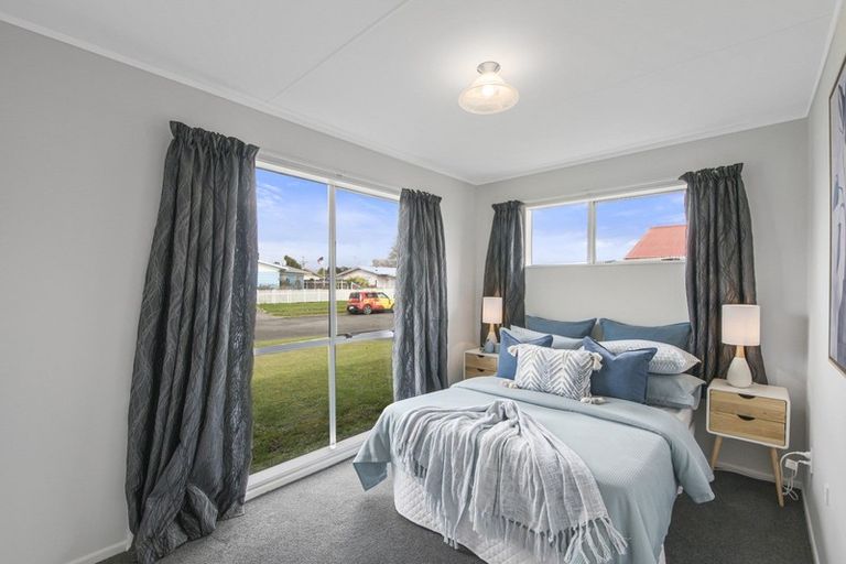 Photo of property in 112 Ryder Crescent, Levin, 5510