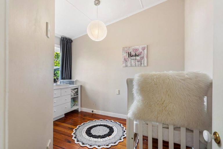 Photo of property in 24 Graham Avenue, Te Atatu Peninsula, Auckland, 0610