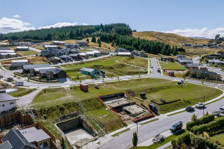 Photo of property in 84 Kirimoko Crescent, Wanaka, 9305