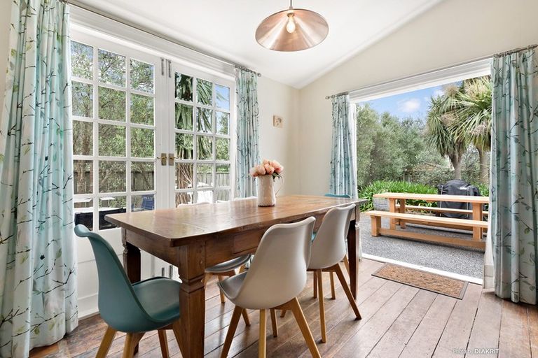 Photo of property in 102 Jellicoe Street, Martinborough, 5711