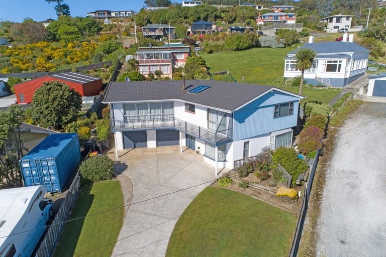 Photo of property in 104 Marine Parade, Bluff, 9814
