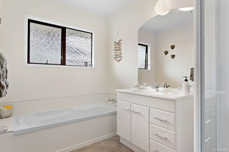 Photo of property in 12 Mcleod Road, Henderson, Auckland, 0612