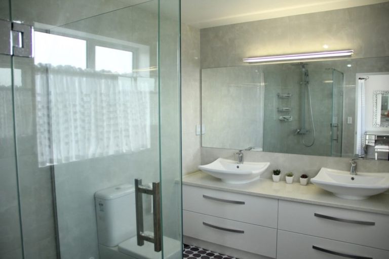 Photo of property in 3 Ascension Crescent, Orewa, 0931