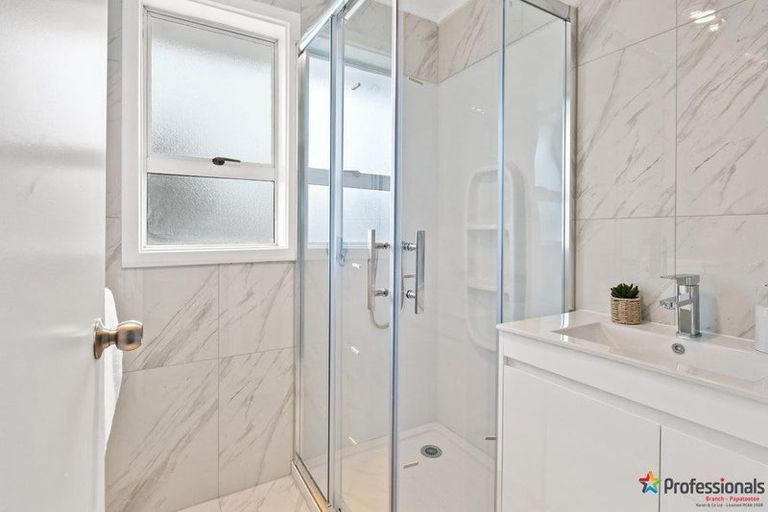 Photo of property in 34 Convair Crescent, Mangere, Auckland, 2022