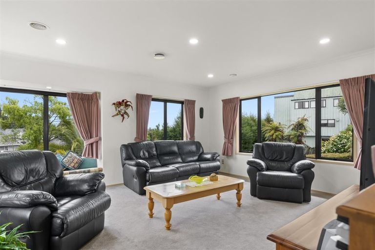 Photo of property in 24 Capricorn Place, Kawaha Point, Rotorua, 3010