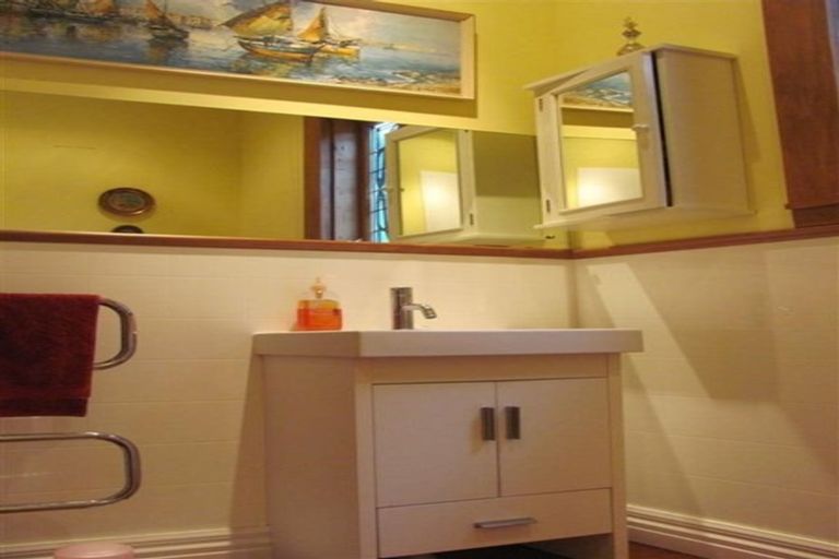 Photo of property in 2 Melrose Crescent, Melrose, Wellington, 6023