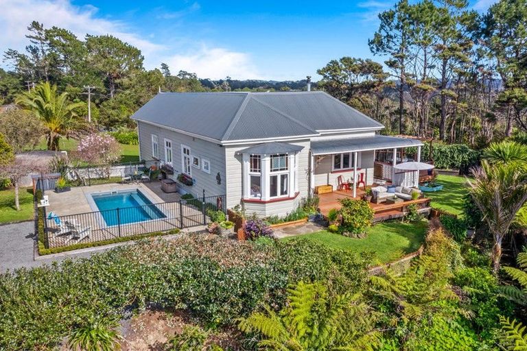 Photo of property in 43 Sunnyvale Road, Massey, Auckland, 0614