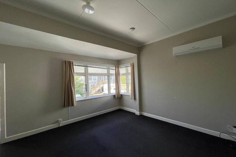 Photo of property in 6 Rixon Grove, Mount Victoria, Wellington, 6011