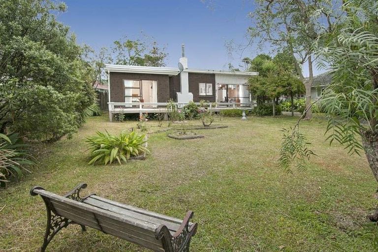 Photo of property in 21 Ranui Station Road, Ranui, Auckland, 0612