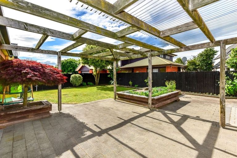 Photo of property in 23 Derenzy Place, Avonhead, Christchurch, 8042