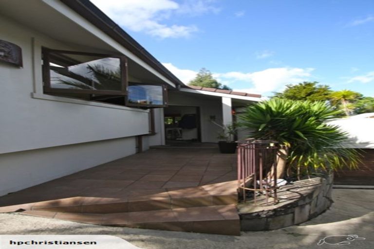 Photo of property in 6a Channel View Road, Campbells Bay, Auckland, 0630