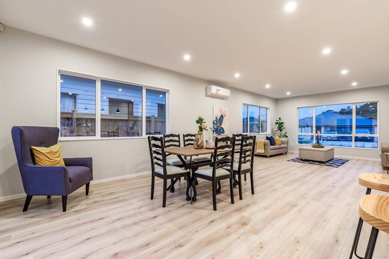 Photo of property in 10 Tarras Road, Kumeu, 0810