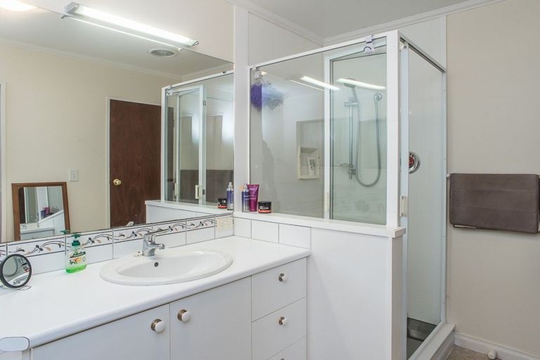 Photo of property in 21 Huia Street, Waikanae, 5036