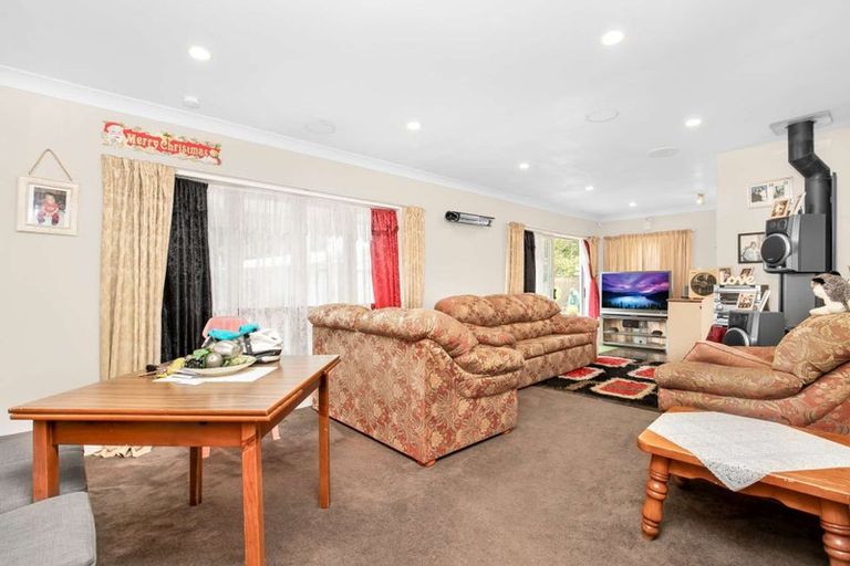 Photo of property in 3 Albertson Place, Manurewa, Auckland, 2102