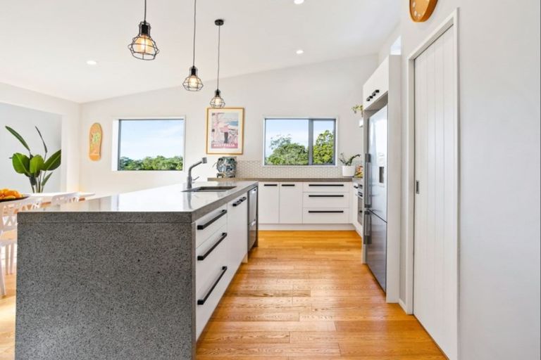 Photo of property in 10 Gavinike Place, Waimauku, 0812