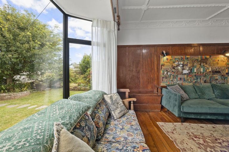 Photo of property in 33 Fitzroy Road, Fitzroy, New Plymouth, 4312